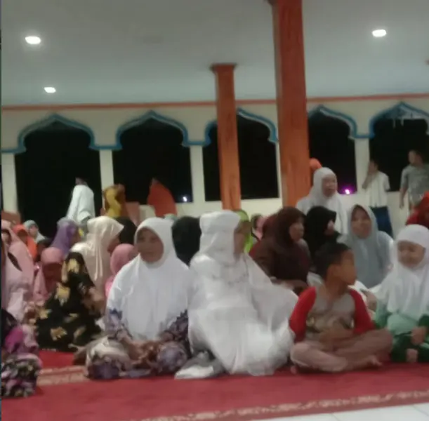 Dokumentasi kegiatan sosial YKDI bersama masyarakat